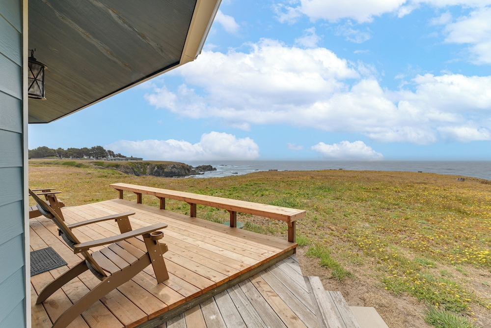 Walk to Beach: Luxury Oceanfront Escape in Caspar