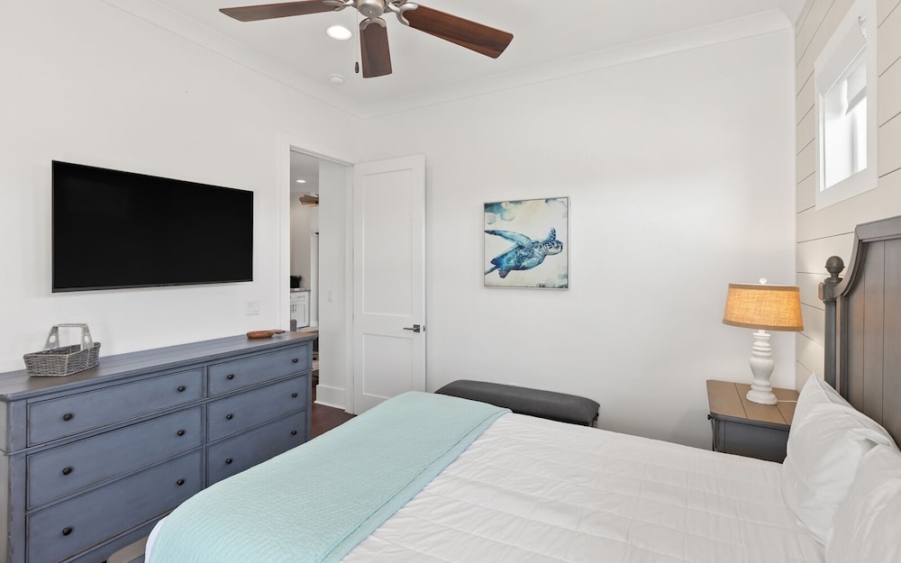 5BR Home w/ Private Heated Pool, Golf Cart, 4 Bikes, Near 30a!