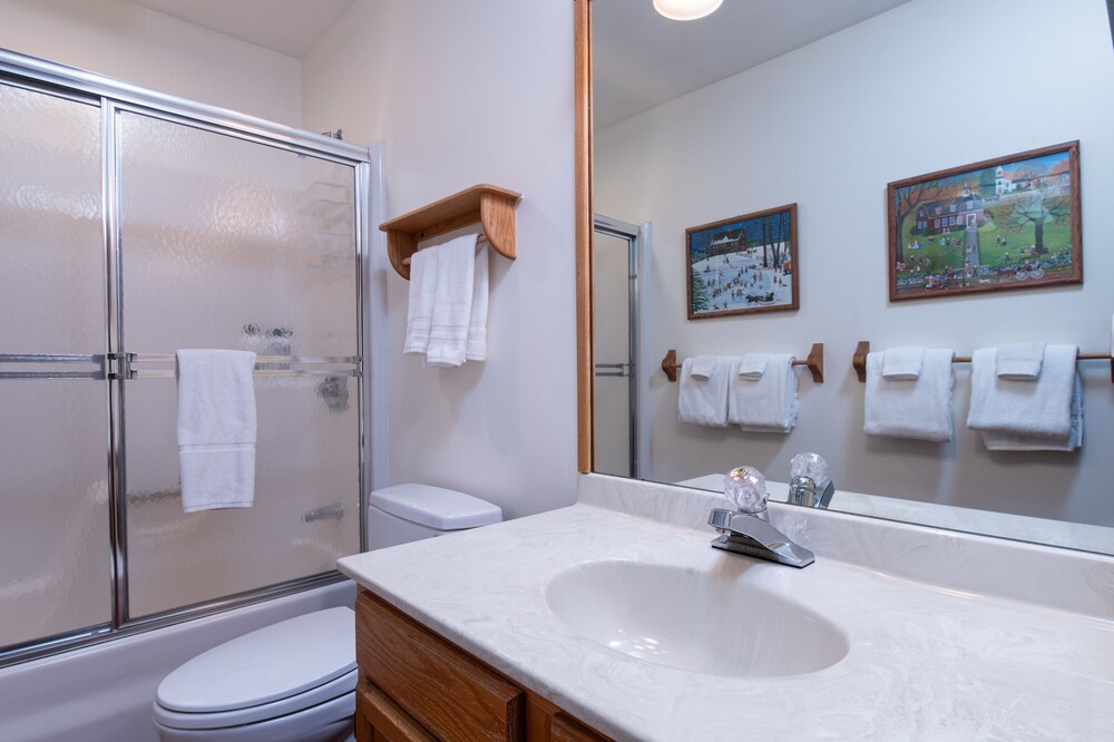 100 Snow Creek 2 Bedroom Condo