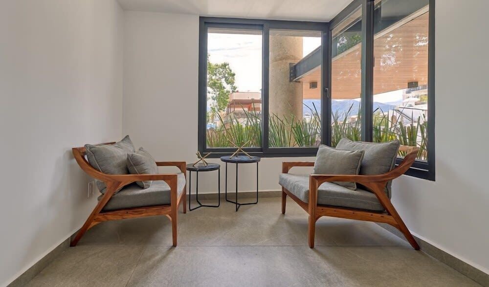1BR Apartment - Private Balcony - Pool - Gym