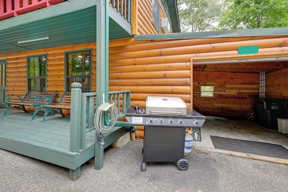 6 Mi to Town: Robbinsville Apt w/ Deck & Grill view 2