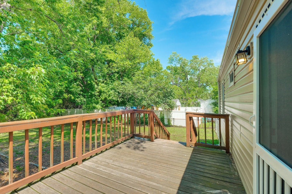 3 Mi to Historic Dtwn: Hopewell Home w/ Yard