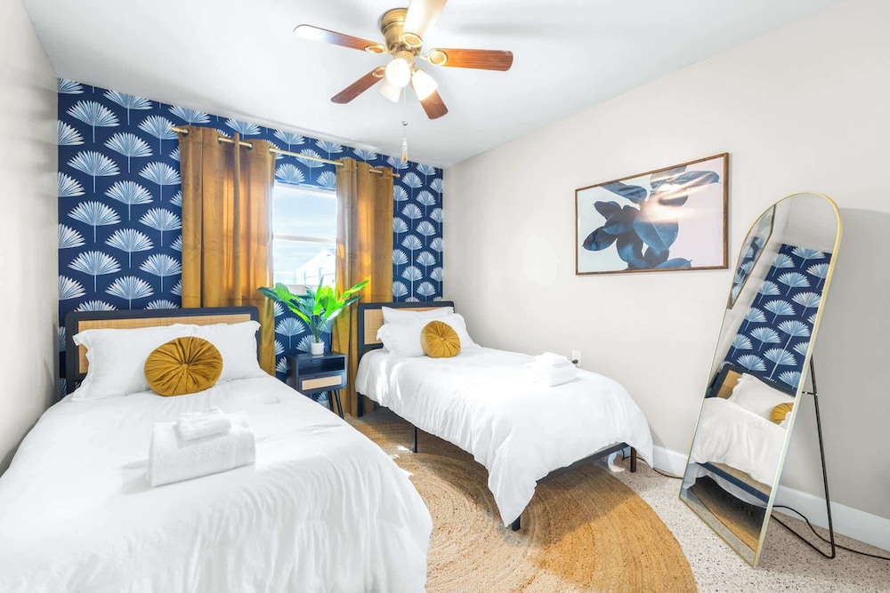 Bay Crest House Stay for 10!