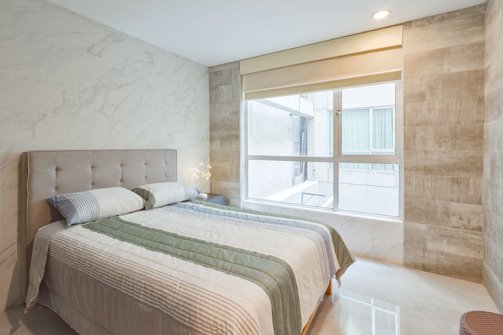 Homey 2BD w Gym Cibeles La Roma view 4