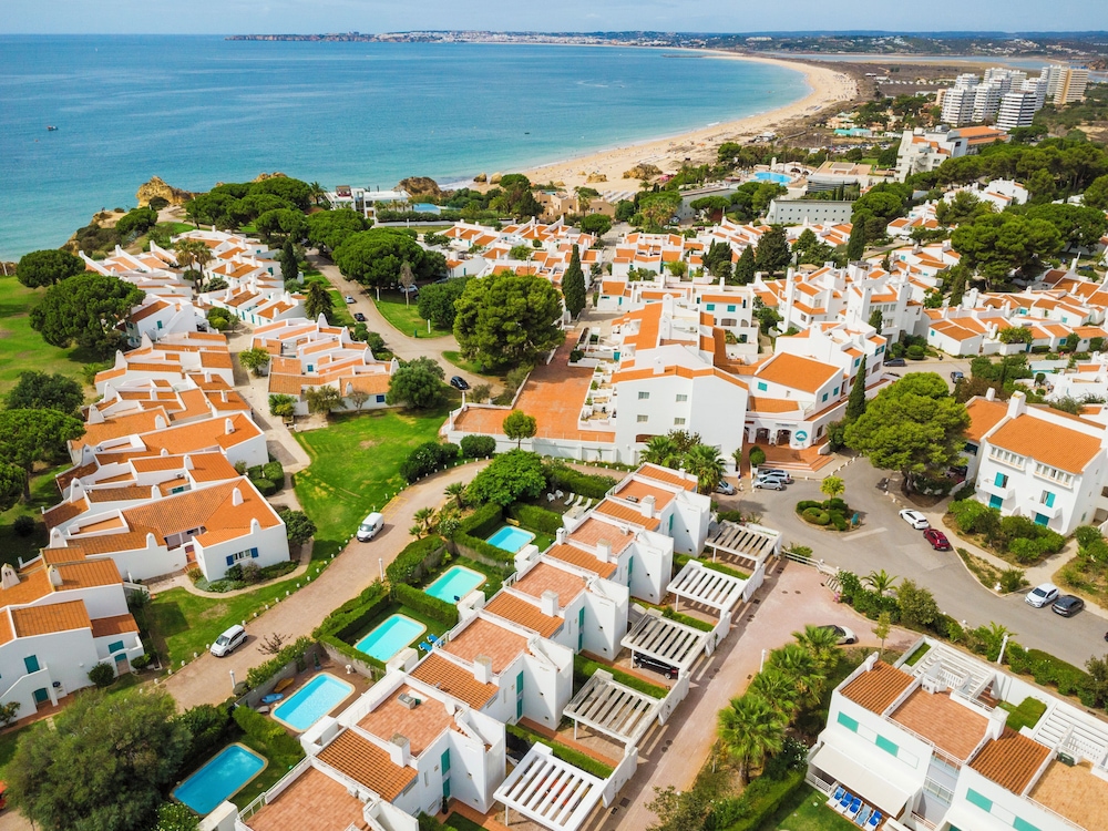 Sunny 5BR Villa at Prainha Club