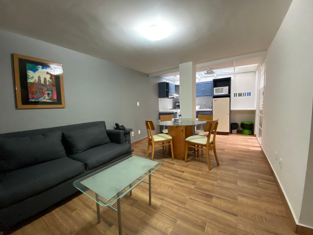 G K Suites Duraznos