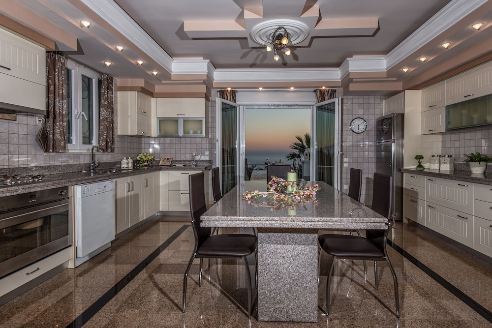 Frido Luxury Villa
