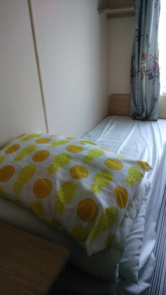 Stunning 3-bed Caravan in Camber Kitesurf Family view 3