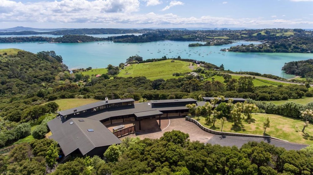 Te Whau Lodge