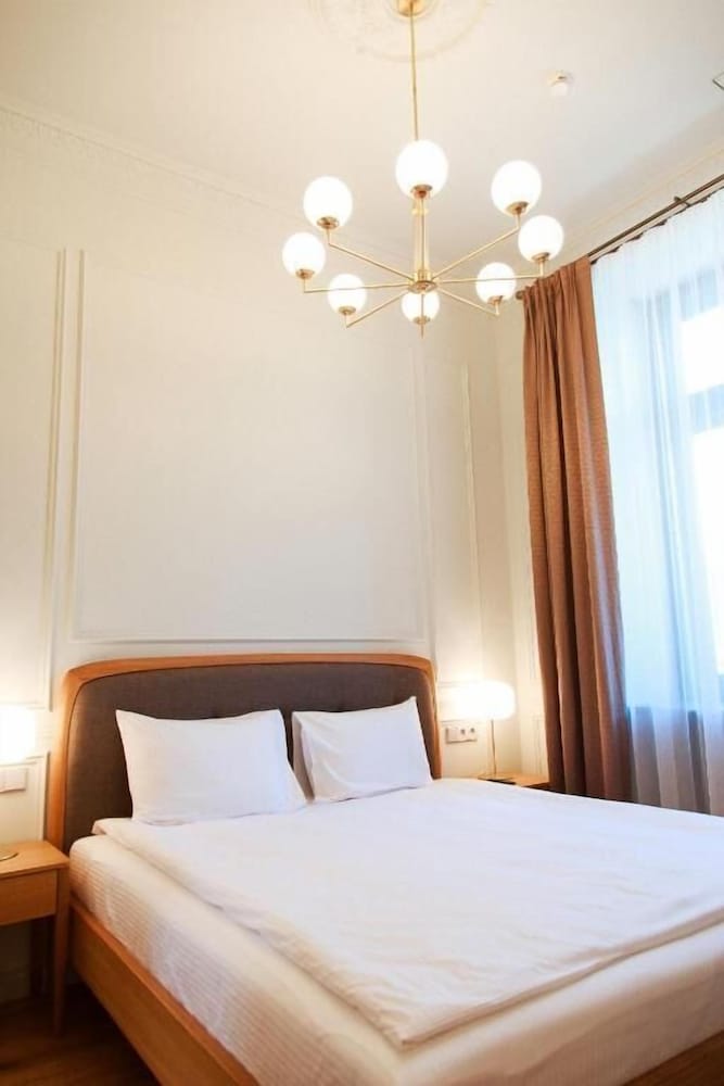 Roze Center Apartments