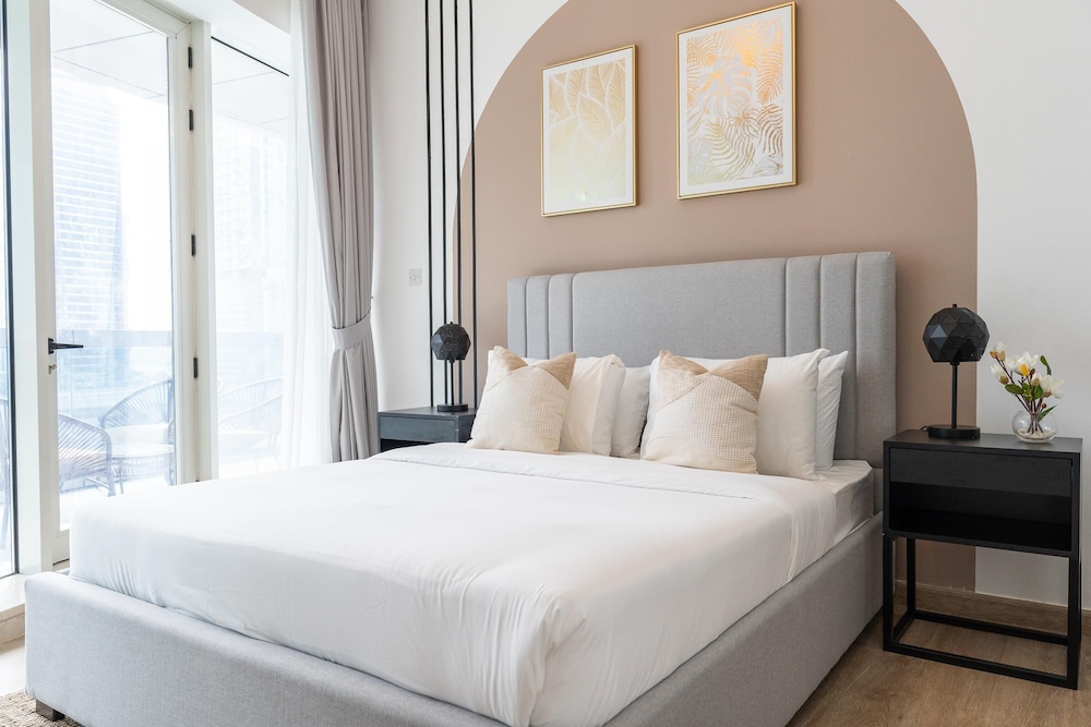 Dubai Marina - Stunning Huge 4 Bedroom Apts Near JBR - Gym - Pool - Parking by Sojo Stay