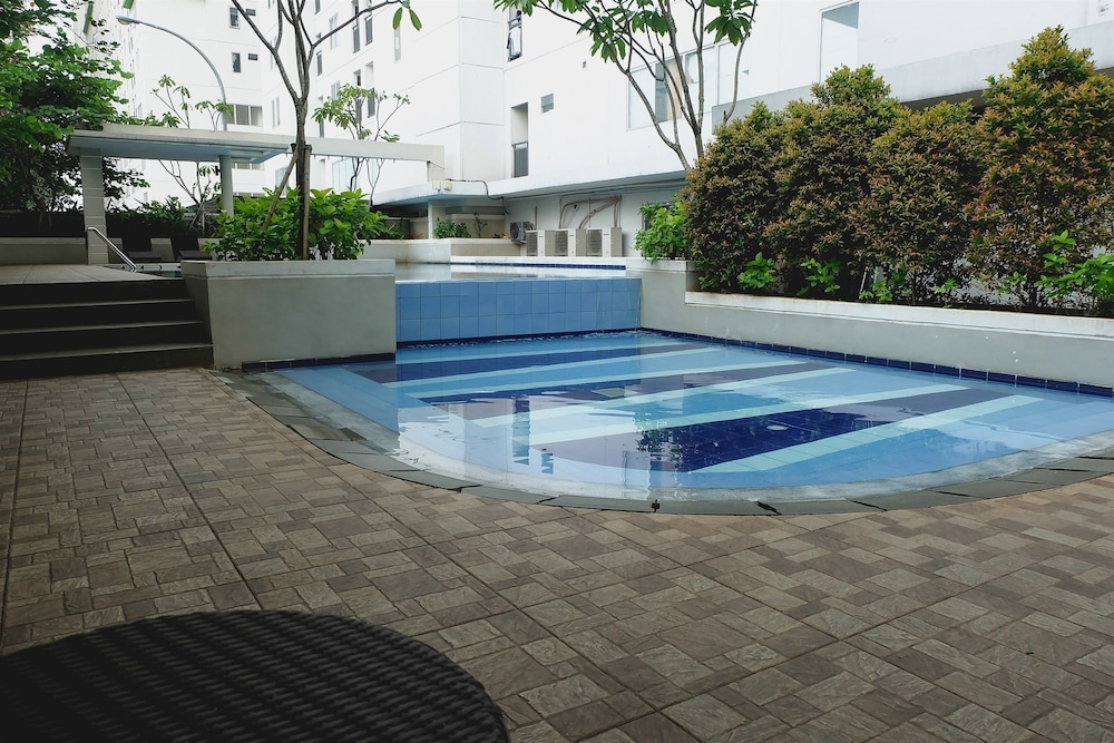 Modern And Comfy 3BR Bassura City Apartment