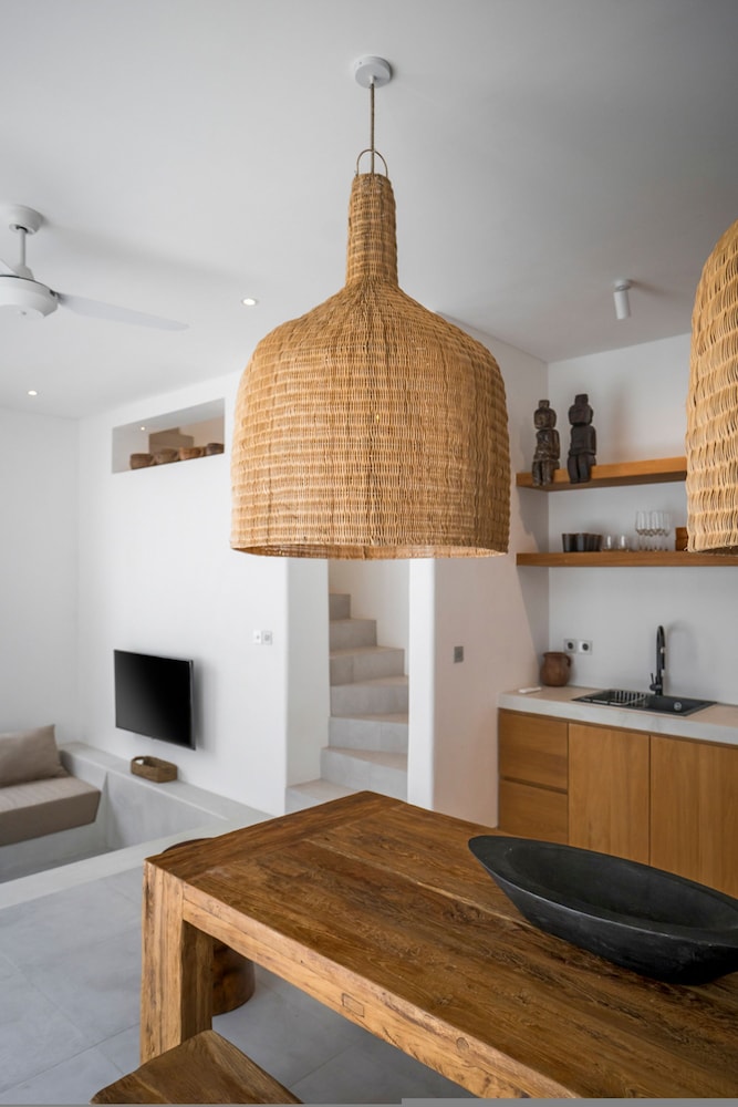 Villa Oasi 1 by Alfred in Bali - Brand New Tropical Luxury 3 BR Bingin Beach