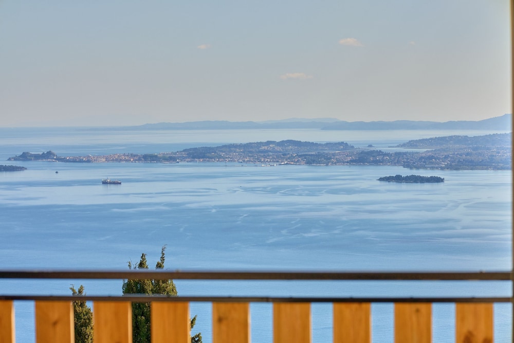 Christine's Seaview by Corfuescapes