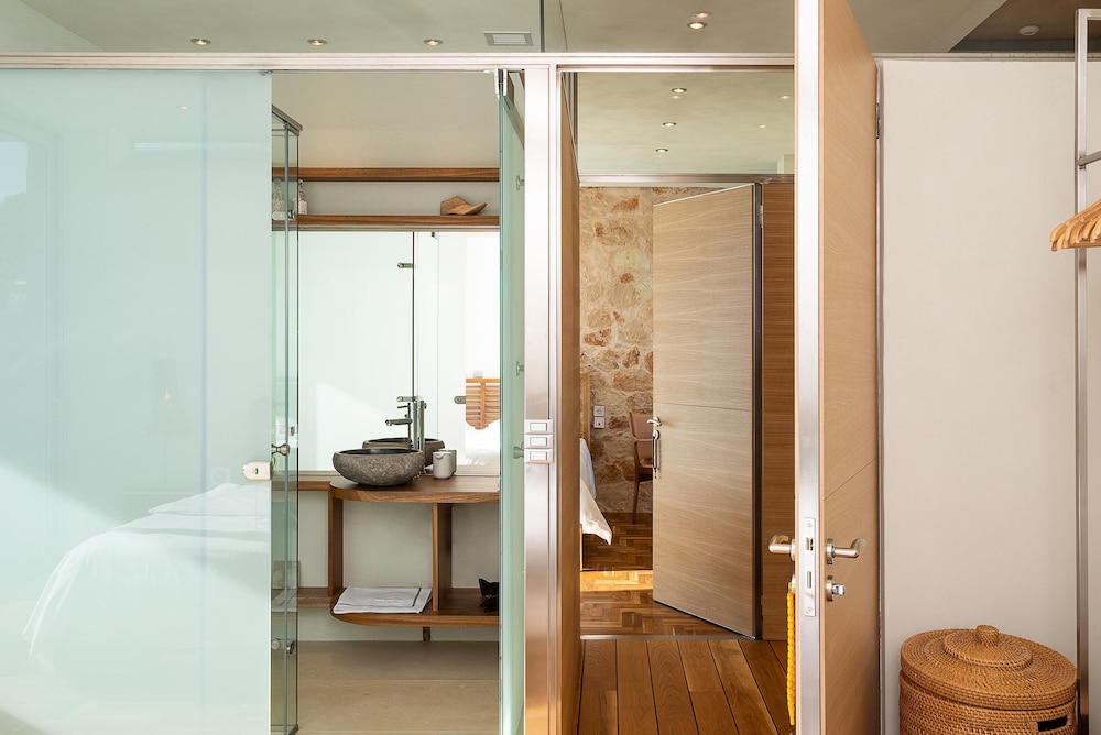 Villa Charlotte by CuraVillas Collection