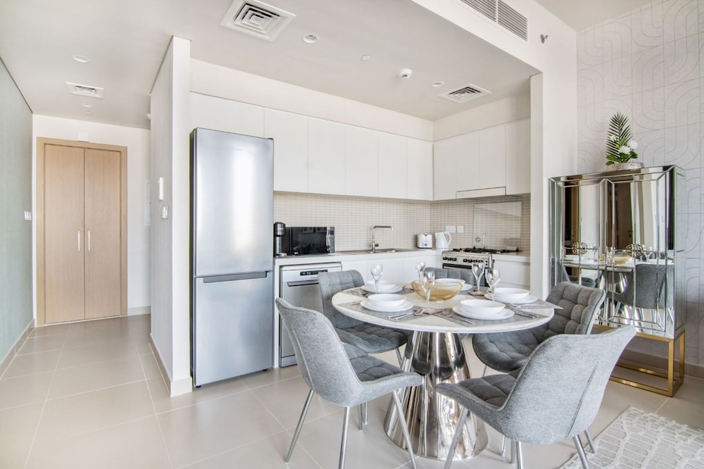 Luxury 2BR at Harbour Gate