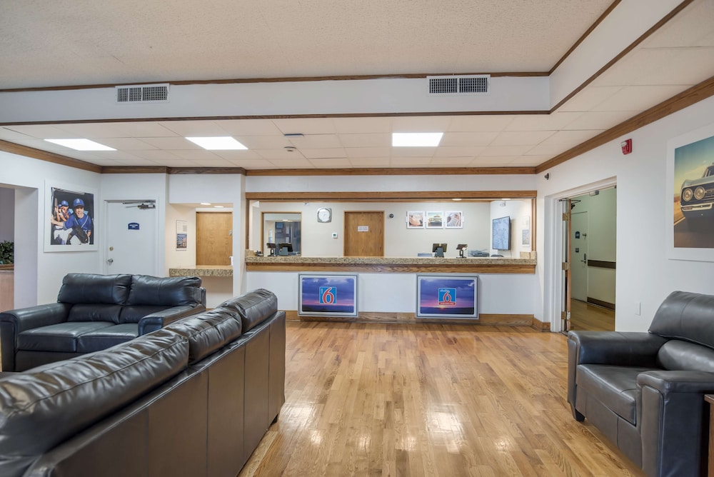 Studio 6 - Colorado Springs - Air Force Academy