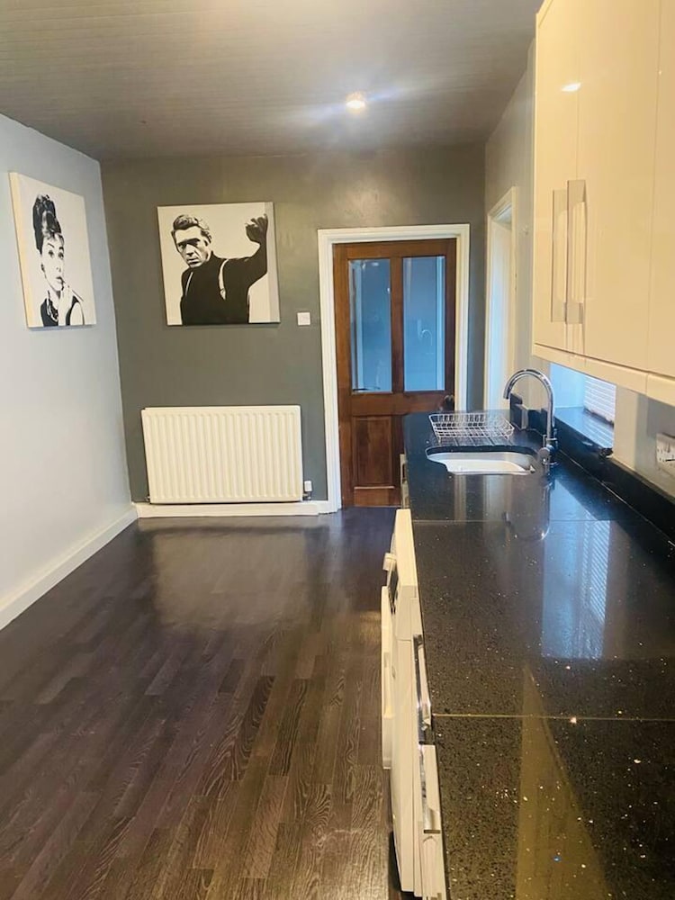 Beautiful 3-bed House in Preston view 5