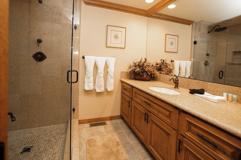 Luxury View Lodge