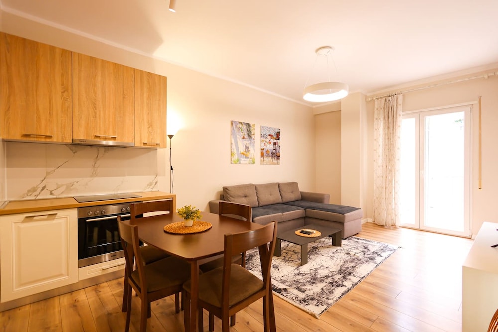 Grandstay Urban Six in Durr s