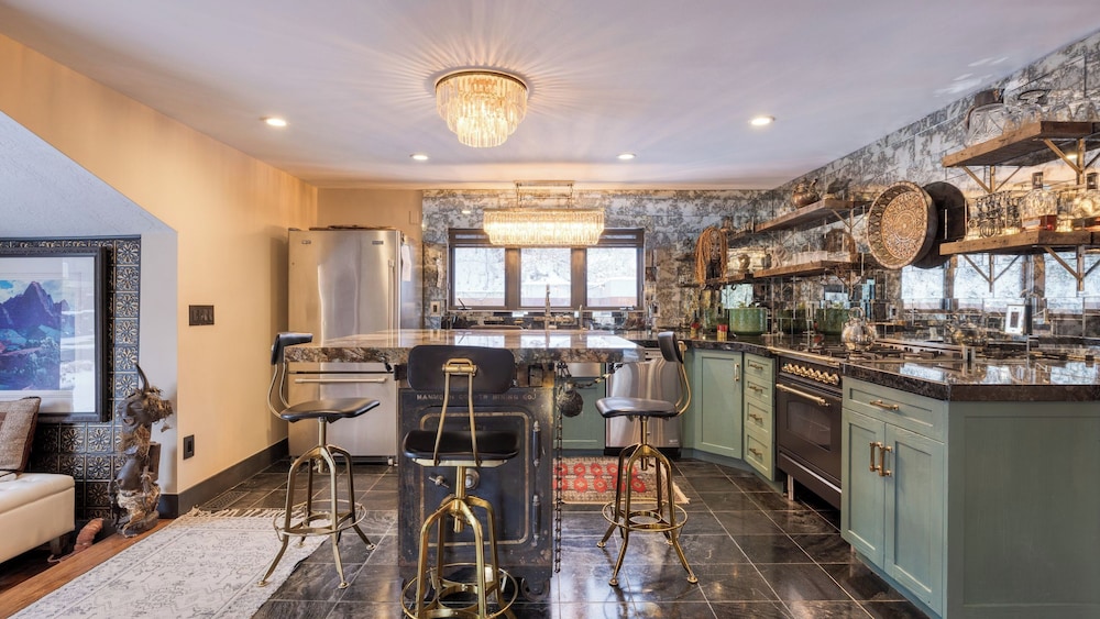 Walk to Park City Mountain Ski Resort & Main St The Safe House by Avantstay