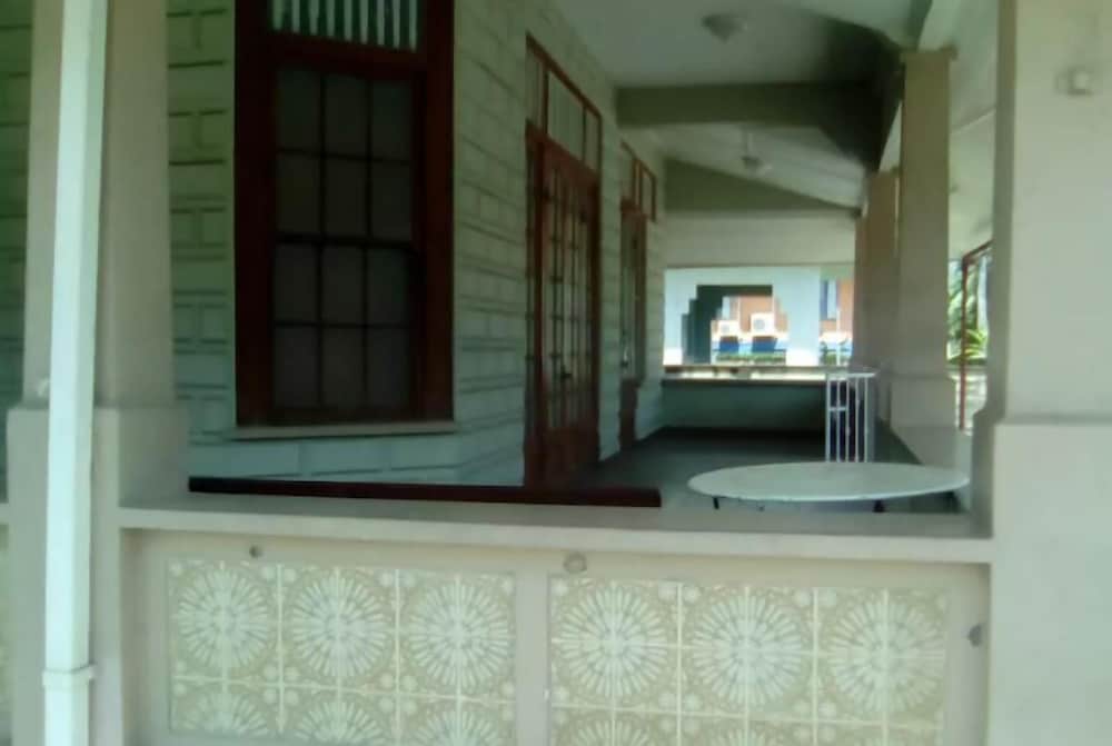 Robert's Guesthouse