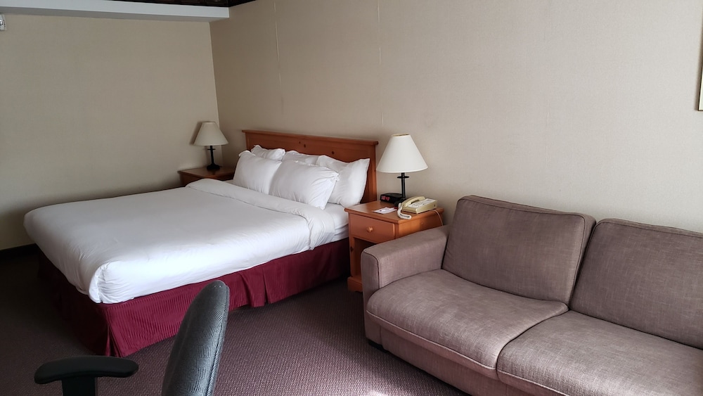 North Bay Vacations - Ramada by Wyndham Pinewood Park Resort North Bay - Property Image 26