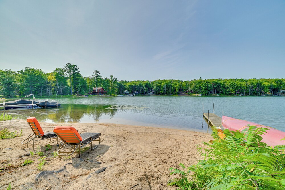 Deck & Fire Pit: Near Snowmobile Trails in Gaylord view 4