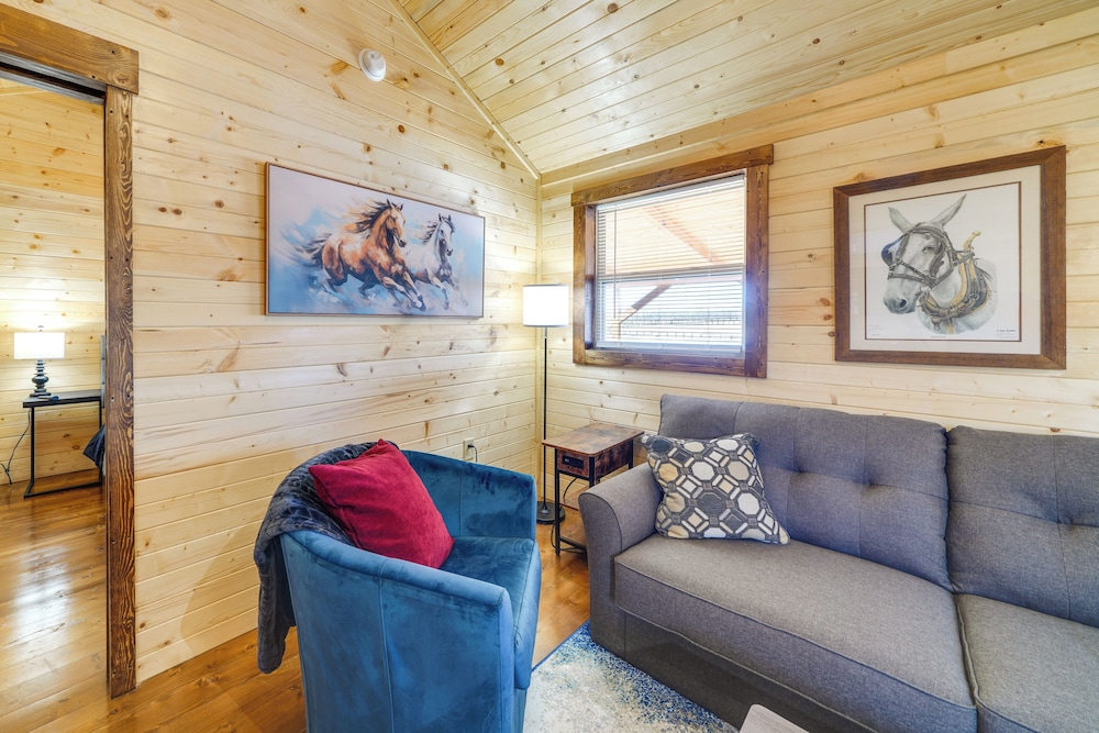 31 Mi to Louisville: Cabin on 235 Acres!