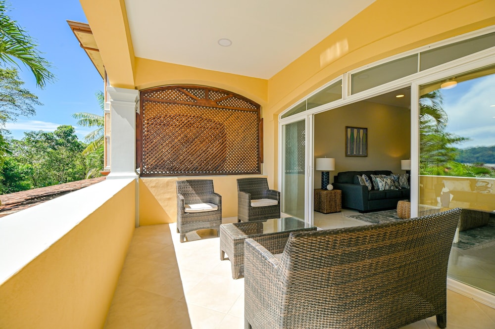 CR Luxury Los Sueños Condos