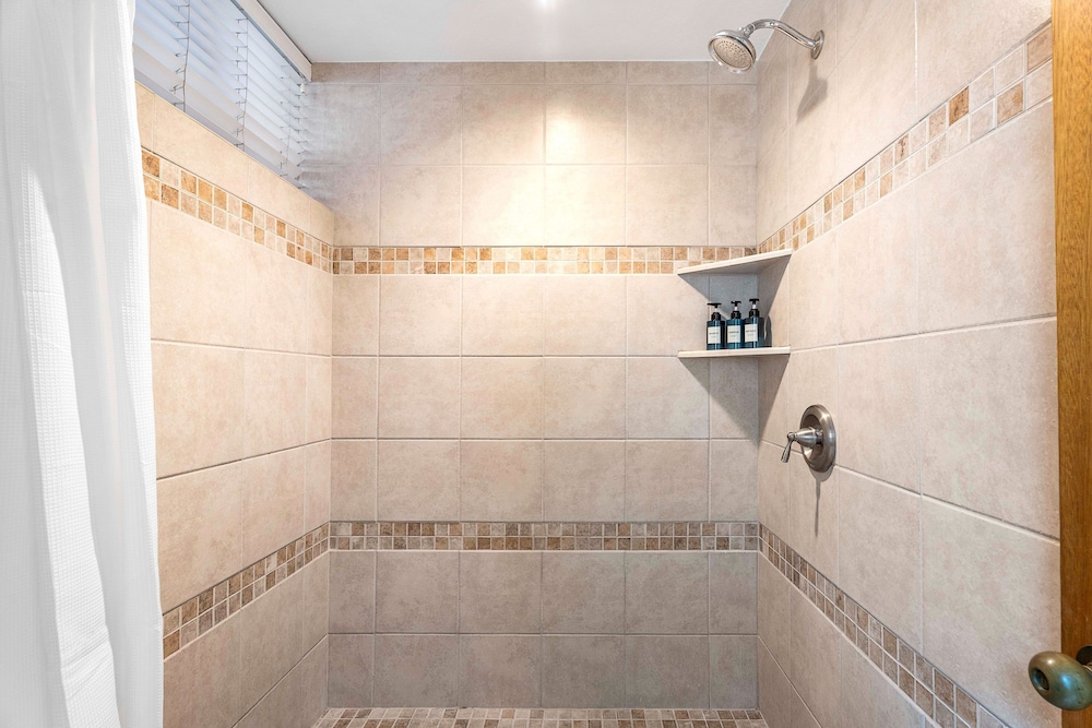 Ground Floor - Private Corner Unit - Vrkcv