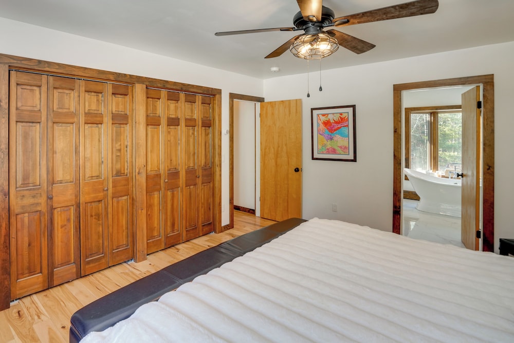 3 Mi to Colgate Lake: Mtn-view Home, Deck + Grill!