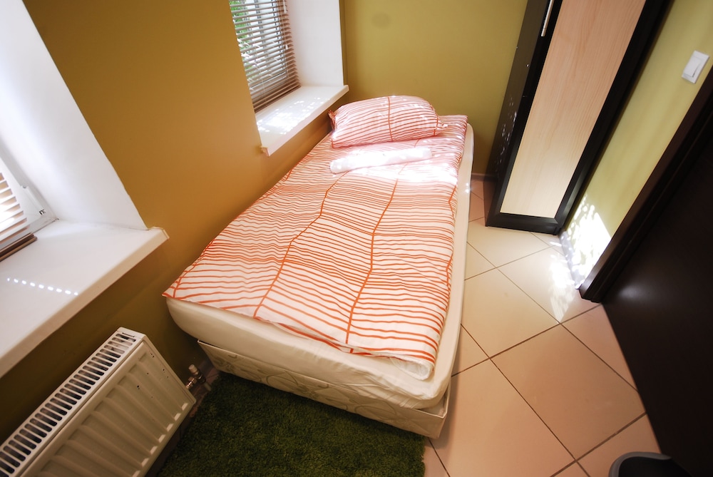 Landmark City Hotel - Hostel