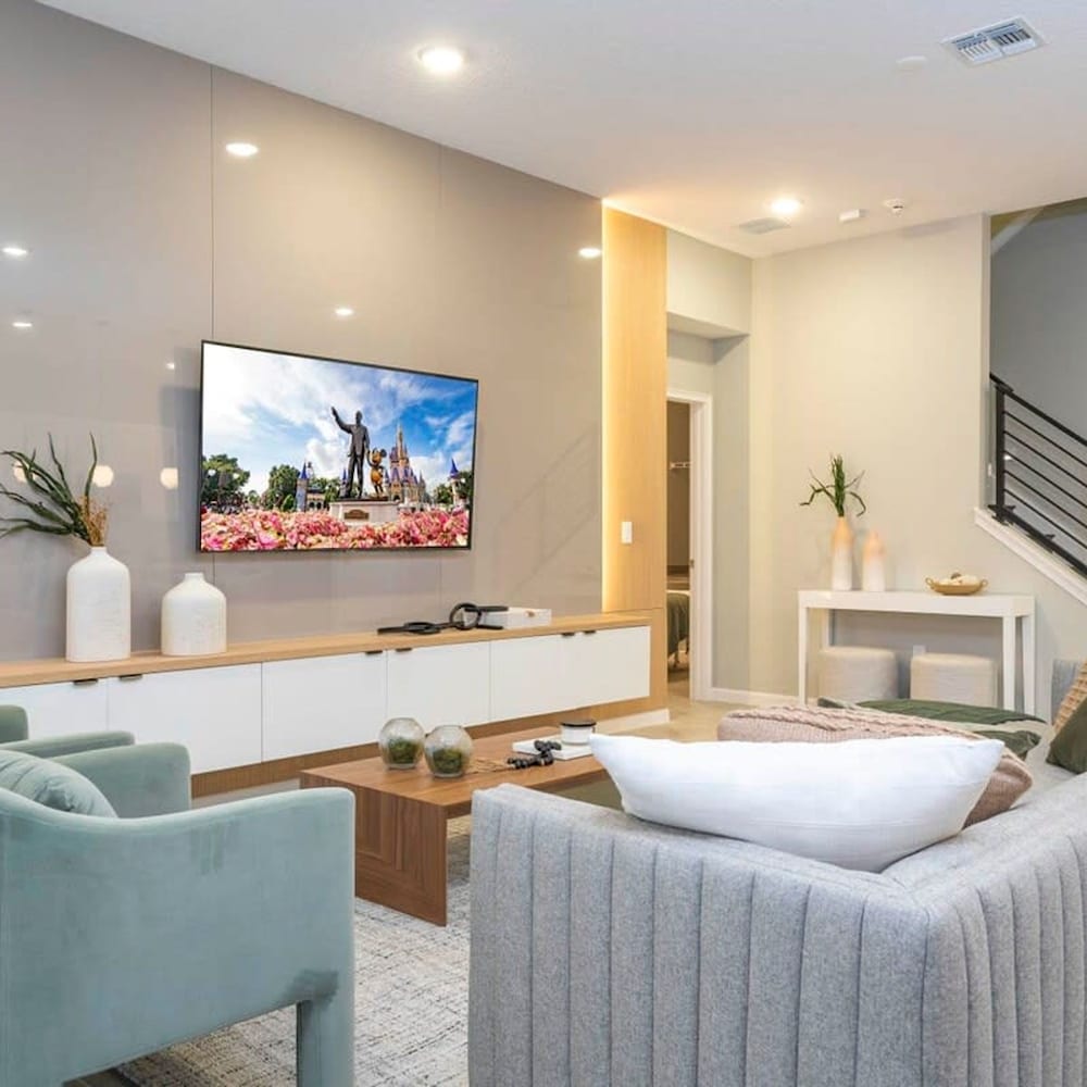 6152 Fantastic Spacious Home for Your Family