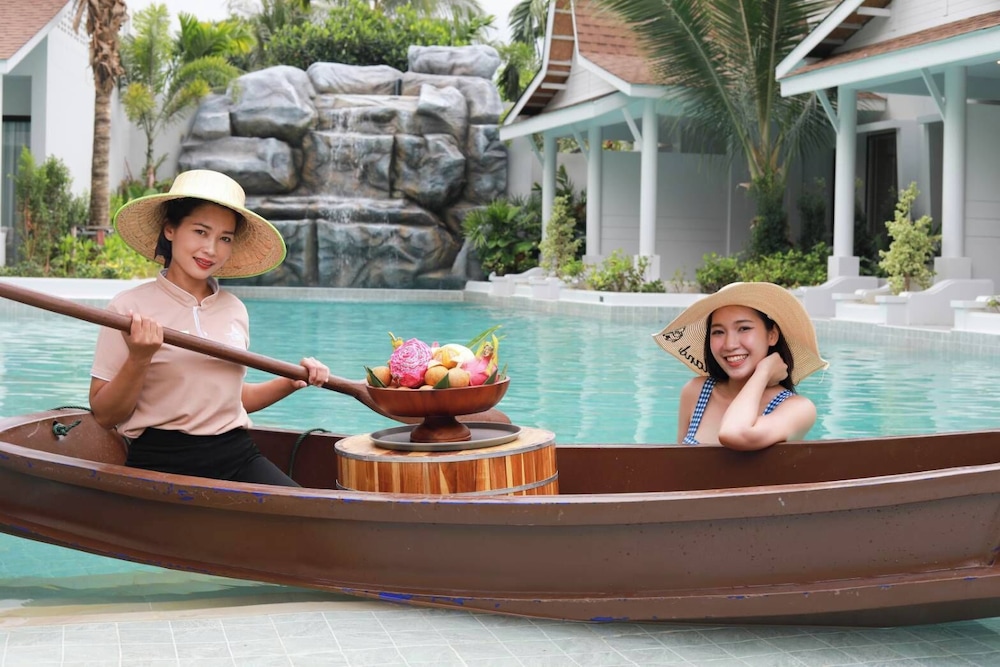 Lalynn Resort & Villas