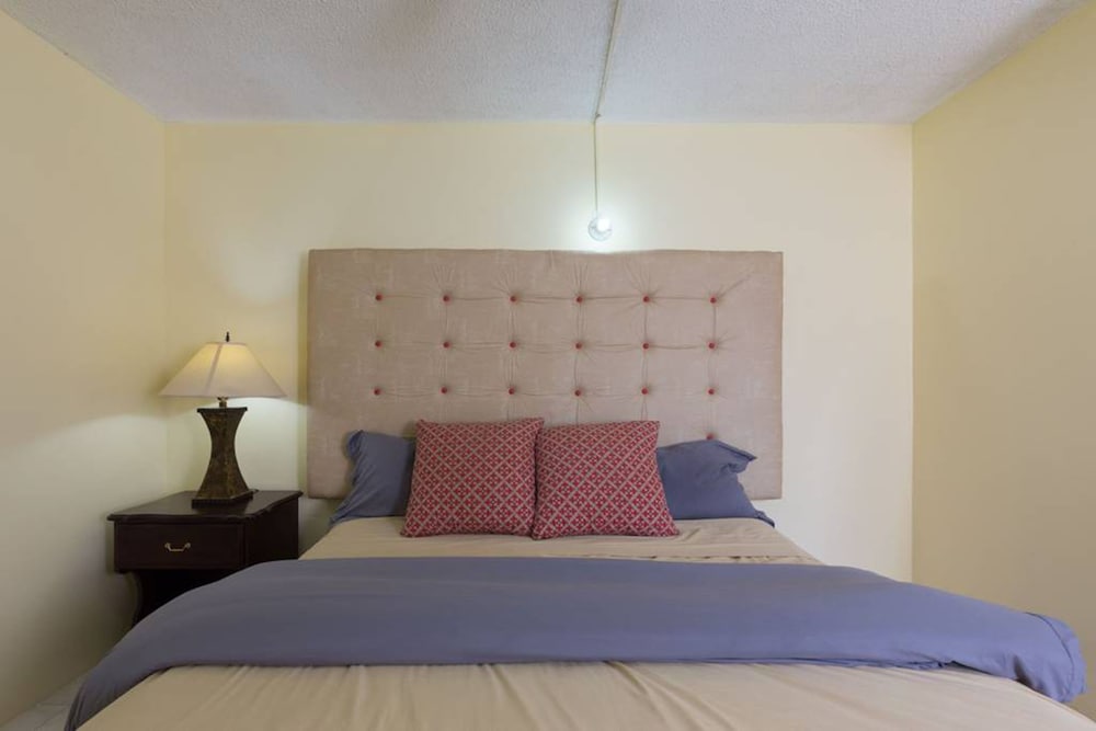 Kgn Most Centrally Located One Bdrm II view 2