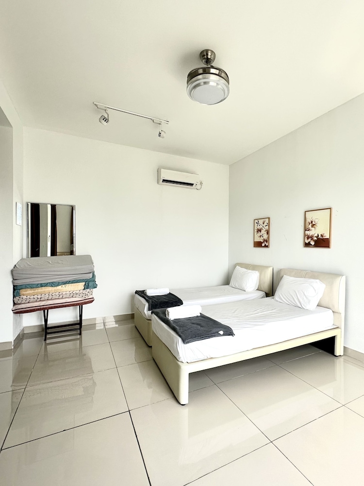 Lux Desaru Villa