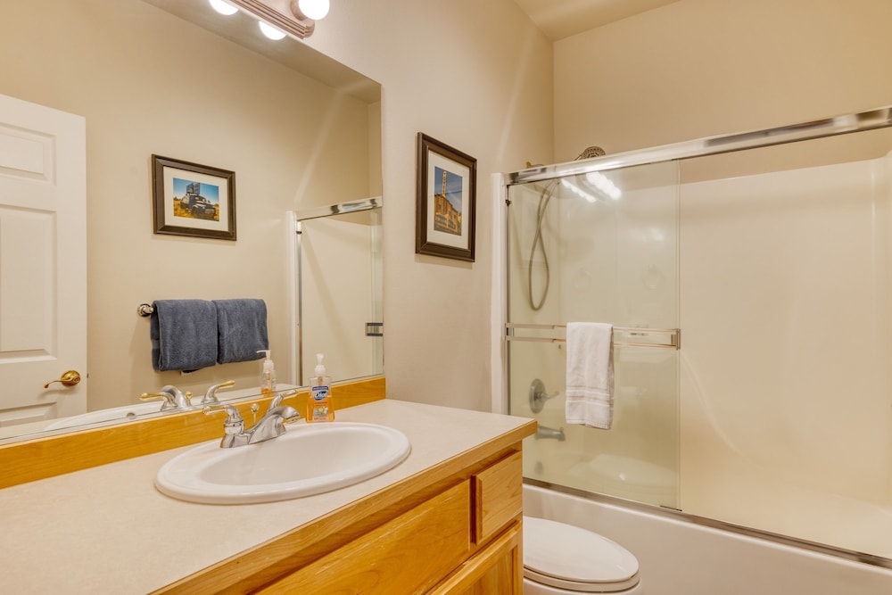 Forest Ridge Loop by Avantstay Hot Tub Private Community Amenities
