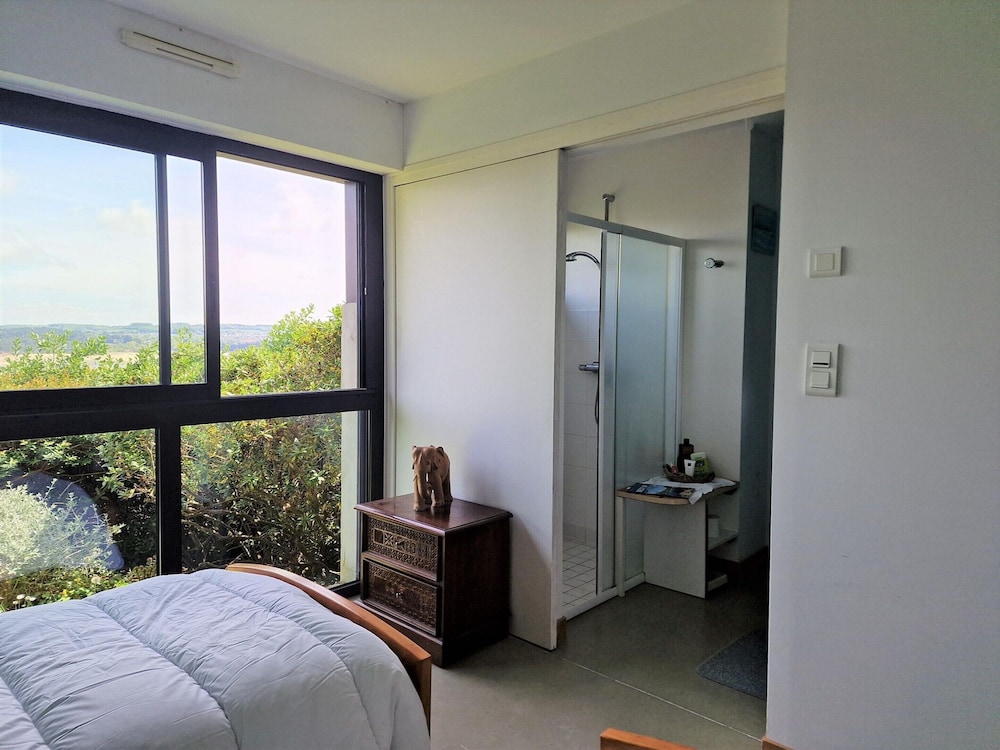 Architect Villa With Fantastic sea View, Locquirec