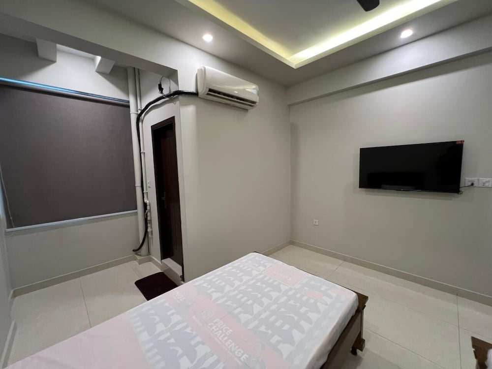 Prestige Comfort Apartments Separate Lounge With Newly Bath With Reception