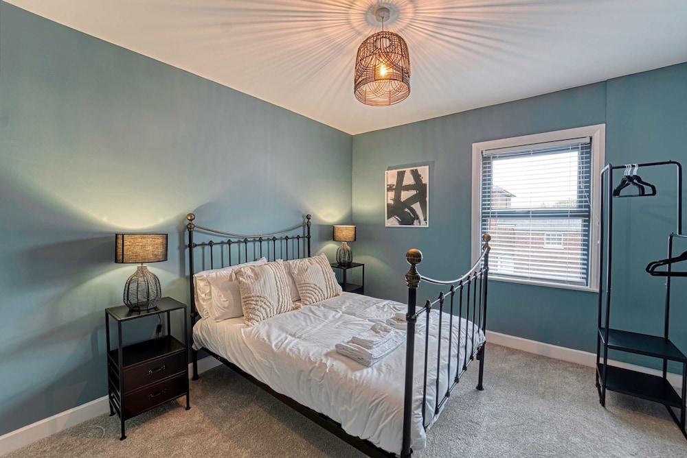 Host Stay Barton Road House