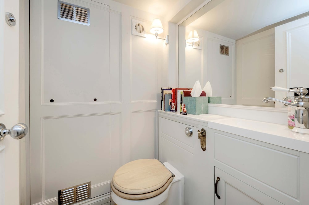 Stunning 4 bed Fulham Home With Garden