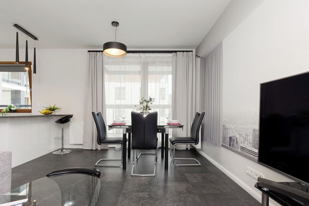 Apartment Grzybowska 85 by Renters view 4