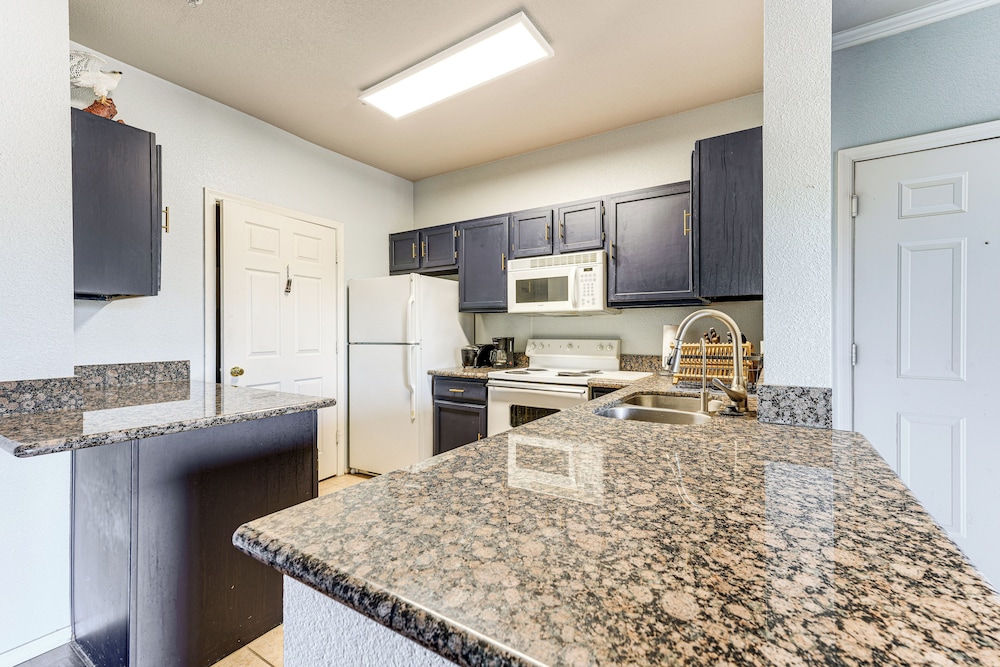 Walk to Papago Park: Condo in Phoenix