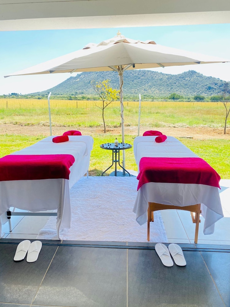 Edrange Luxury Lodge view 4