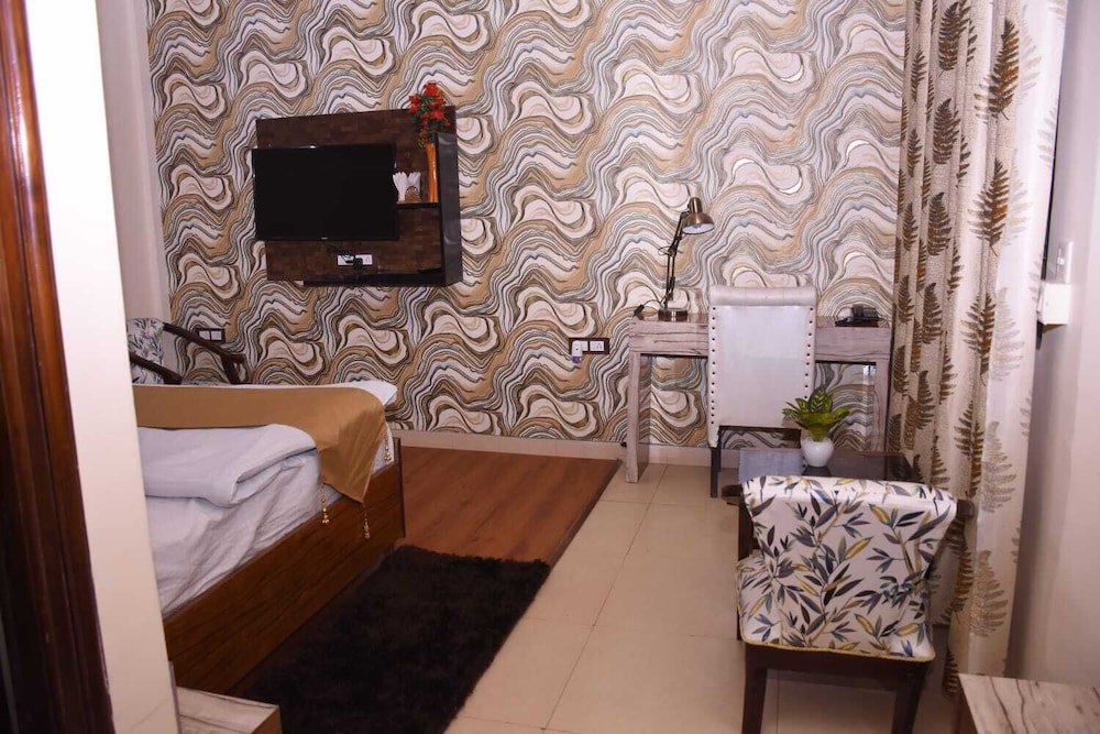 Hotel Rajhans Regency