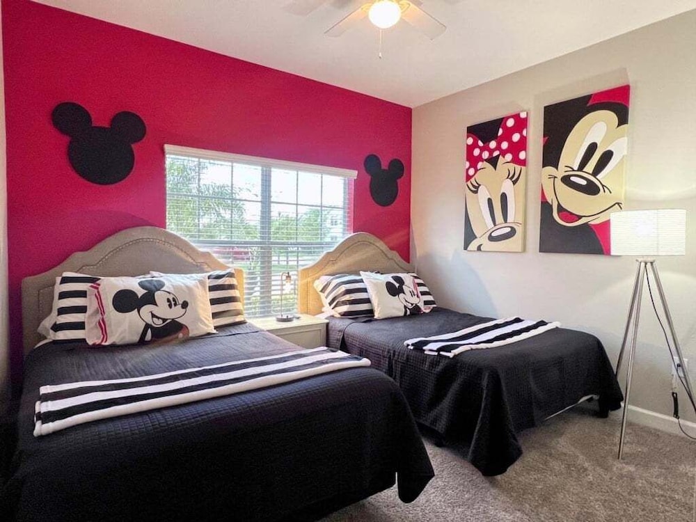 Mickey's Home 5 Bed Town-home With Private Pool! 5 Bedroom Townhouse