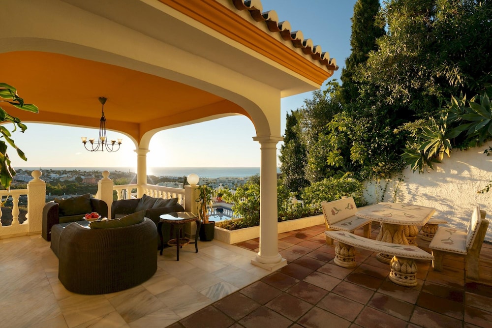 Large Luxury Family Villa 500m From Beach