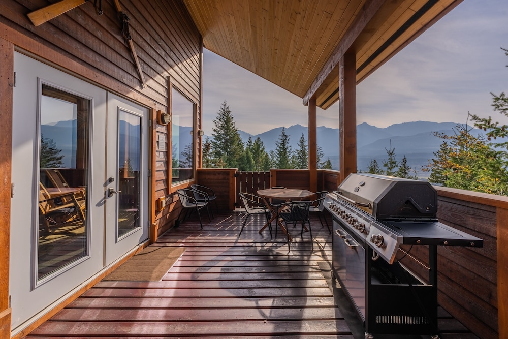 Cedar House Restaurant & Chalets