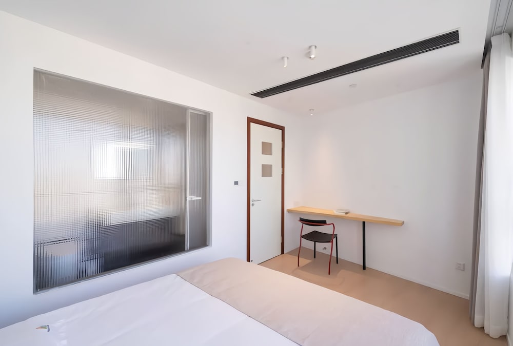 Shanghai Hills & Fan Stay